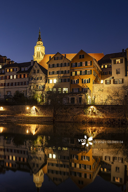 夜间灯火通明的建筑景观图片素材