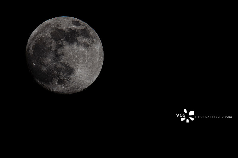 2019年2月雪月期间拍摄的特写满月图片素材