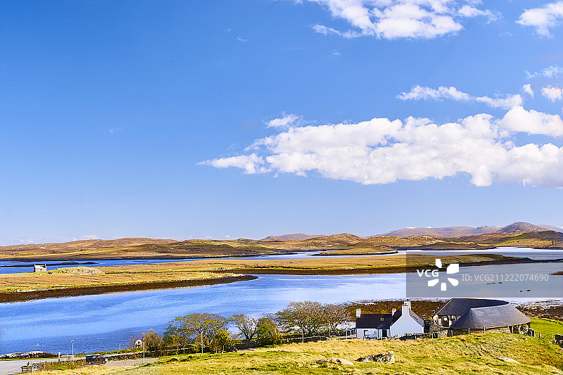 卡拉尼什立石游客中心和洛赫西亚景观图片素材