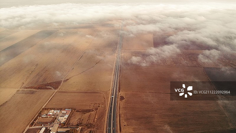 在云层之上图片素材