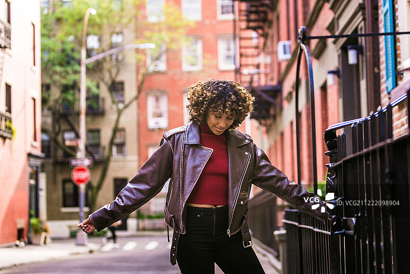 在纽约的漂亮非裔美国女孩图片素材