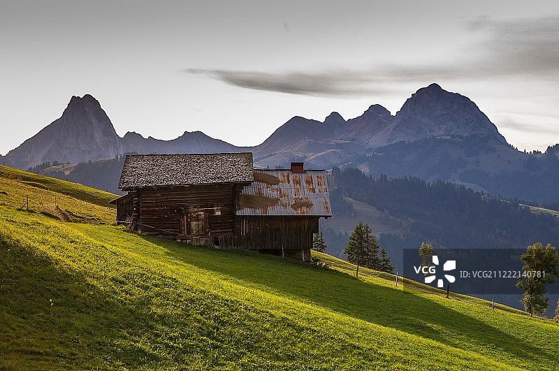 风景优美的旧谷仓图片素材