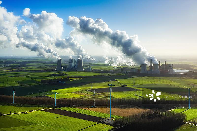 德国格雷文布罗赫的Neurath褐煤发电厂和Niederaussem发电厂,RWE能源公司的蒸汽云、羽流、排放物,风力涡轮机、化石能源和替代能源图片素材