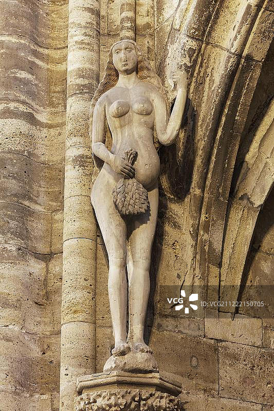 16世纪的夏尔伯斯塔特大教堂的EVA石像图片素材