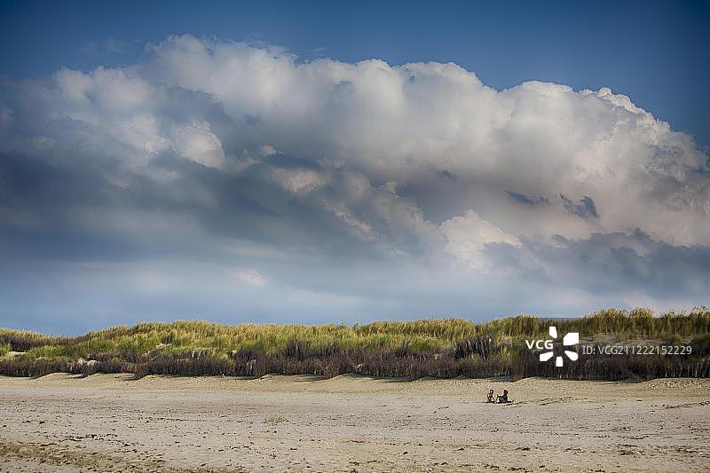 德国下萨克森州朗格奥格令人印象深刻的云彩沙滩图片素材
