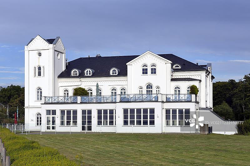 比斯科夫斯塔布别墅：德国海利根达姆海滨度假胜地的历史悠久海滩别墅图片素材