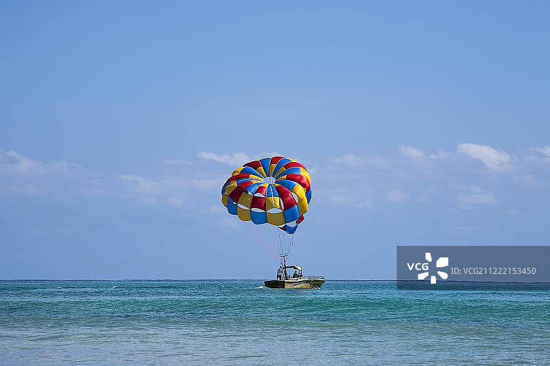 加勒比海卡门海滩帆伞运动图片素材