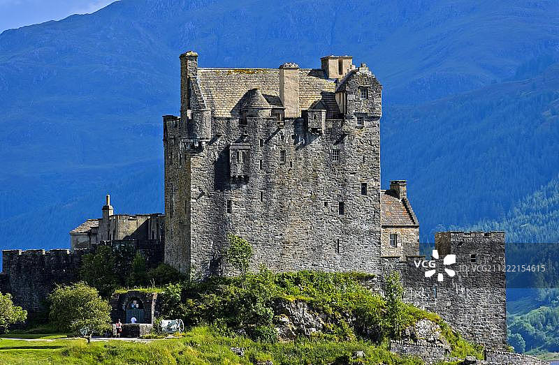 艾琳多南城堡西景，位于英国苏格兰高地多尼图片素材