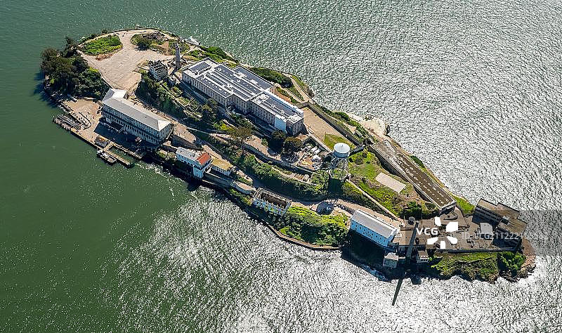 恶魔岛监狱岛航拍，美国加利福尼亚州旧金山图片素材