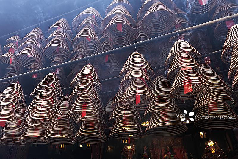 中国香港大埔文武庙的盘香图片素材