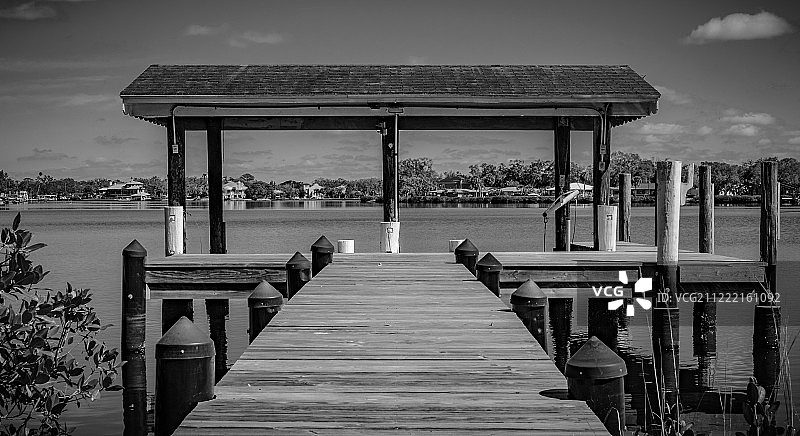 河口上的船坞图片素材