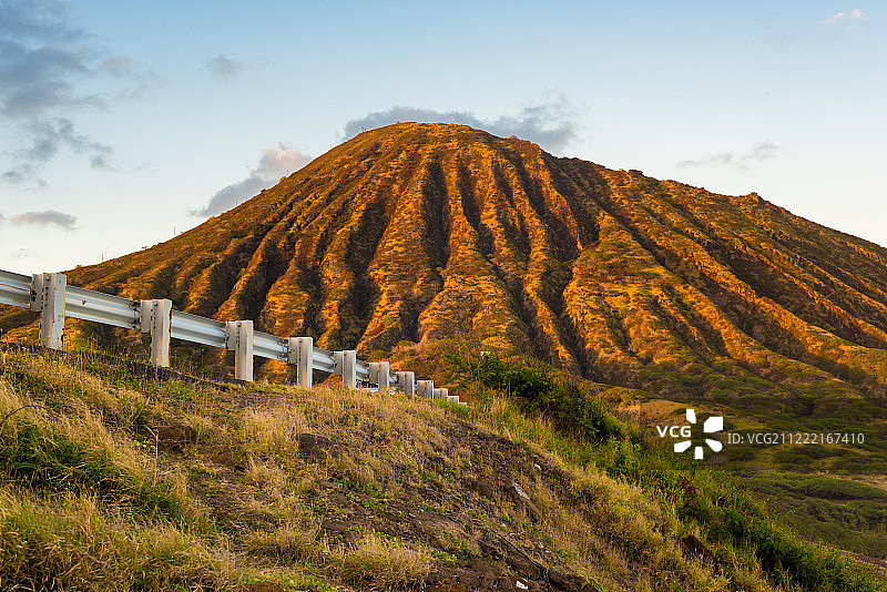 标志性火山岛陨石坑上的日落图片素材
