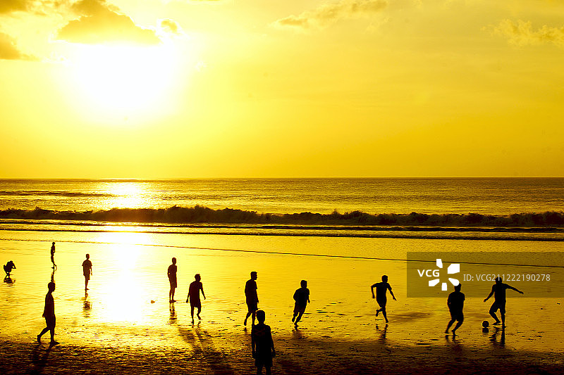 库塔海滩日落图片素材
