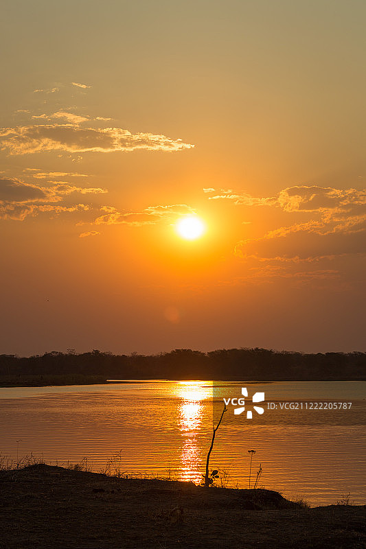 利翁代国家公园希雷河上的日落图片素材