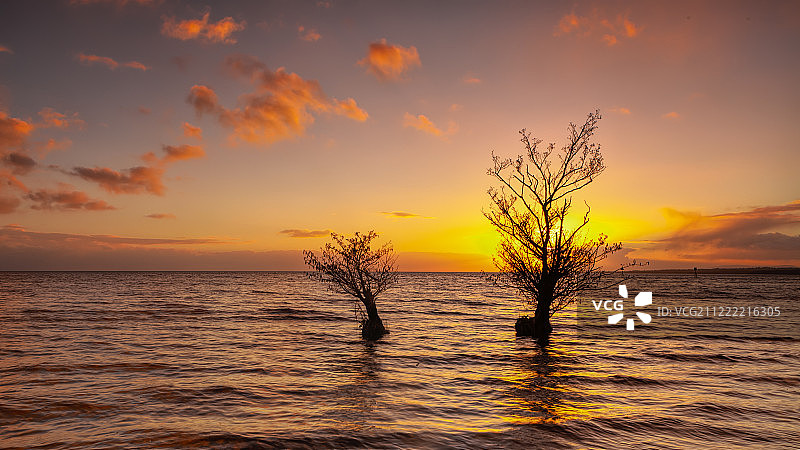 洛克湖岸边图片素材