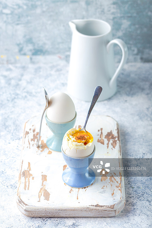 新鲜的半熟鸡蛋图片素材