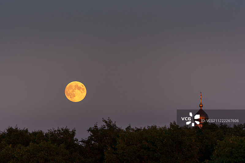 月亮和穹顶图片素材