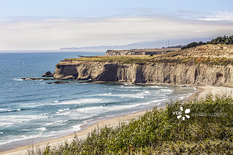 半月湾加利福尼亚州图尼提斯溪海滩图片素材