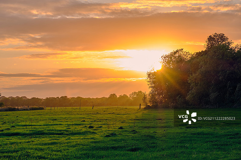 泰晤士河畔日落图片素材