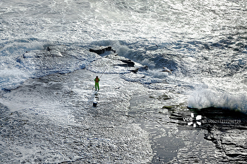 表情严肃的渔夫图片素材