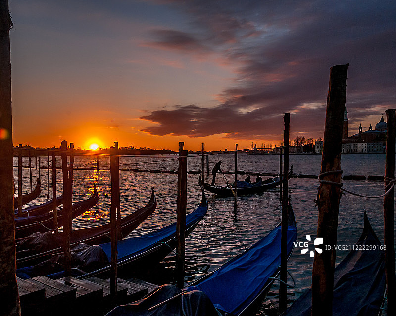 从圣马可广场看威尼斯日出图片素材