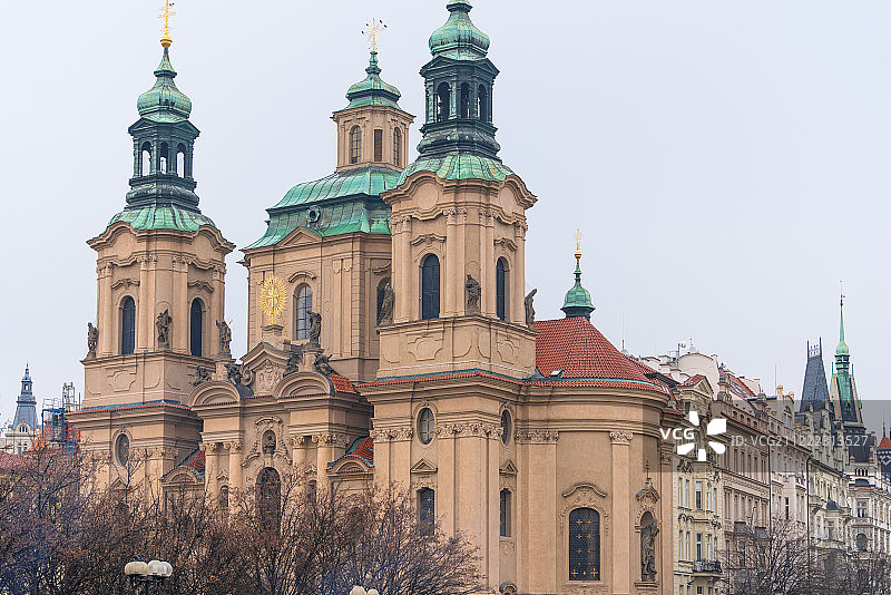 布拉格老城广场的圣尼古拉斯教堂图片素材