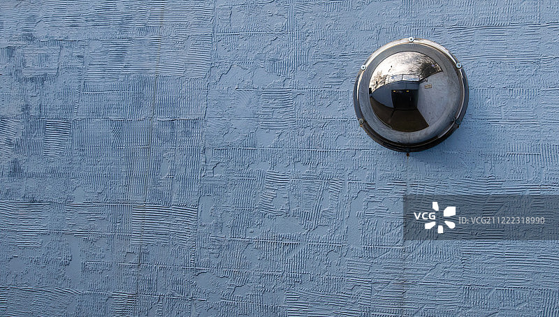 墙上的气泡镜子图片素材