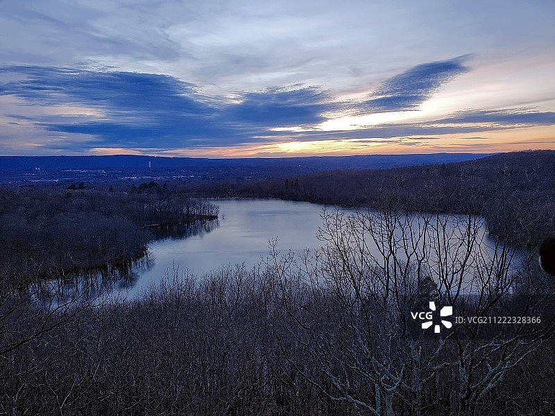 夜间拍摄日落水面倒影图片素材