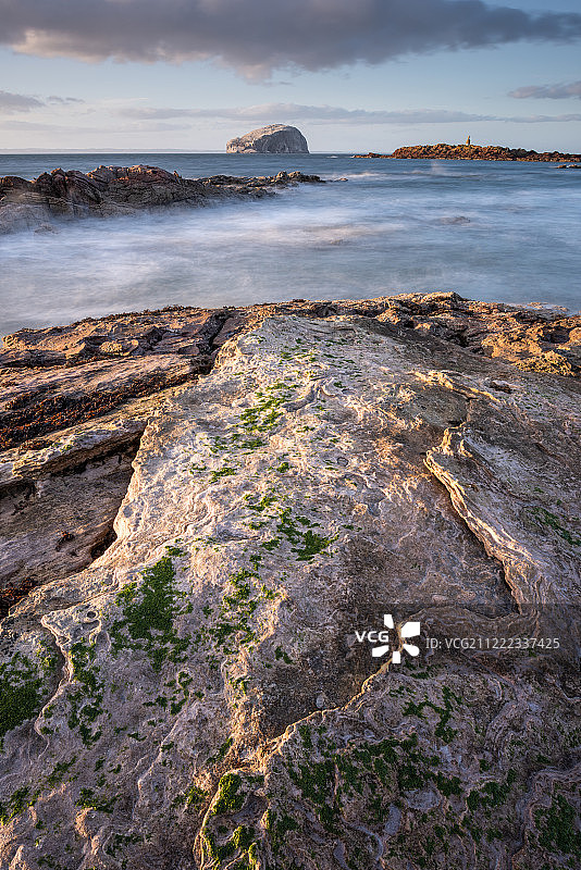 十月的海崖图片素材