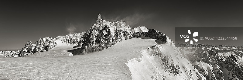 意大利阿尔卑斯山巨人之齿图片素材