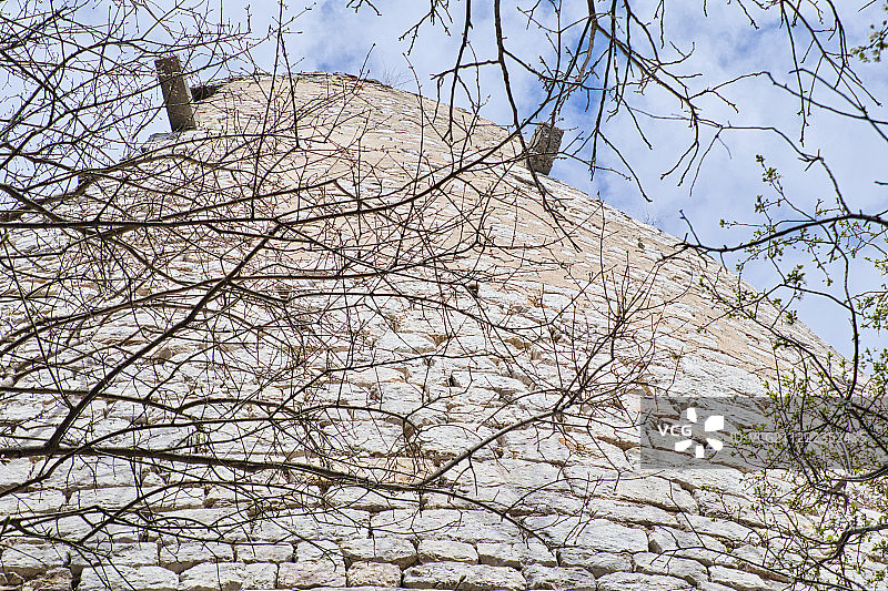 远眺防御塔图片素材