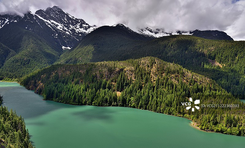 山区河流风光图片素材