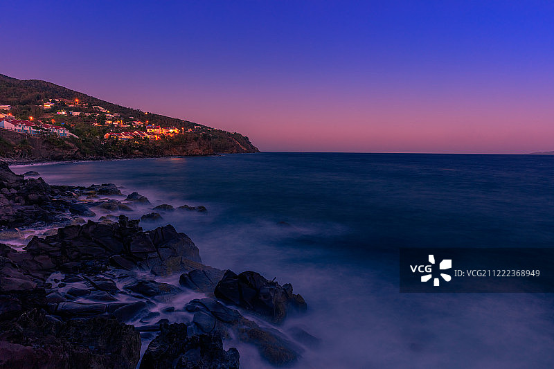 悬崖上的村庄图片素材