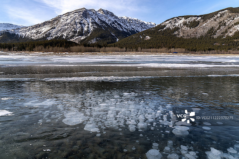 亚伯拉罕湖与甲烷气泡图片素材