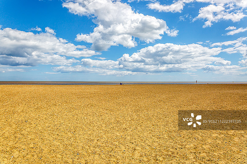 夏季宁静美丽的海滩天空景色图片素材