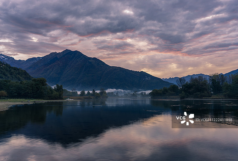 科莫湖日出图片素材