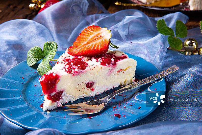 美味的草莓免烤芝士蛋糕图片素材