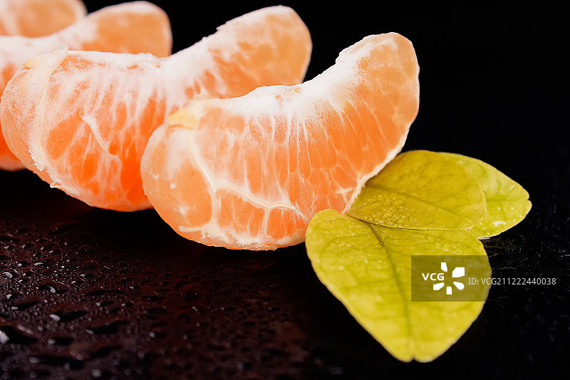 带叶的成熟橘子图片素材