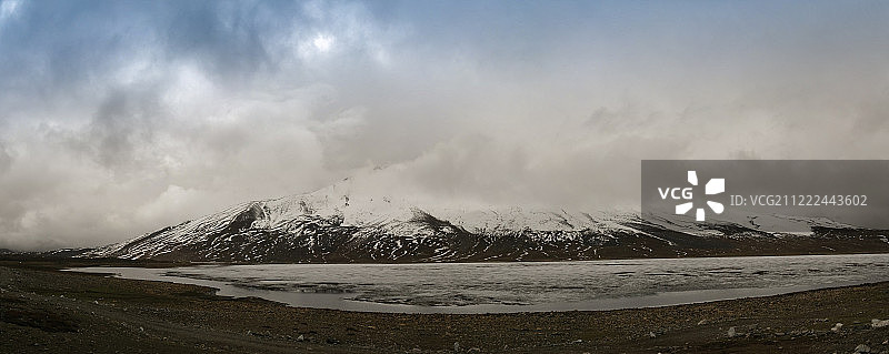 阴天下的波涛图片素材