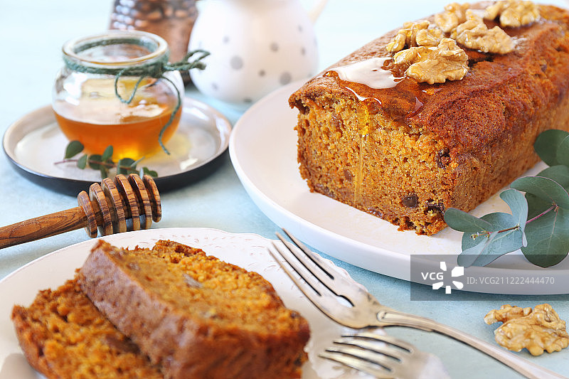 蜂蜜核桃胡萝卜蛋糕图片素材