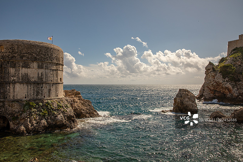 杜布罗夫尼克老城墙和洛夫里耶纳克要塞的桩湾图片素材