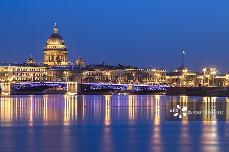 蓝色时分宁静的涅瓦河春景图片素材