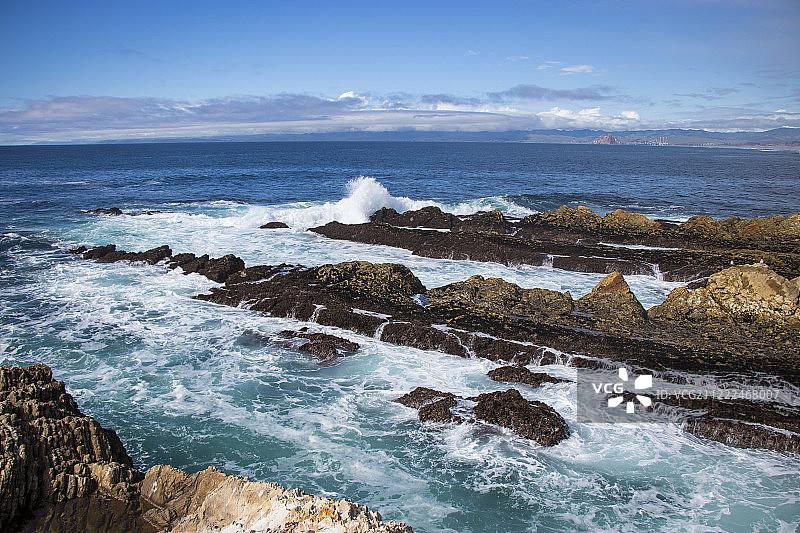 被海浪吞没图片素材