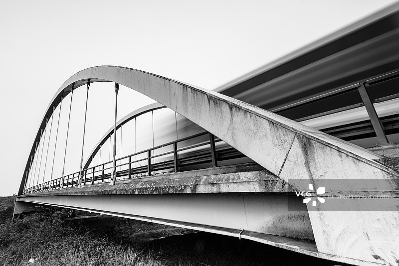 汽车堤坝桥，近彼得伯勒，摄影：Jaimanel Freire图片素材