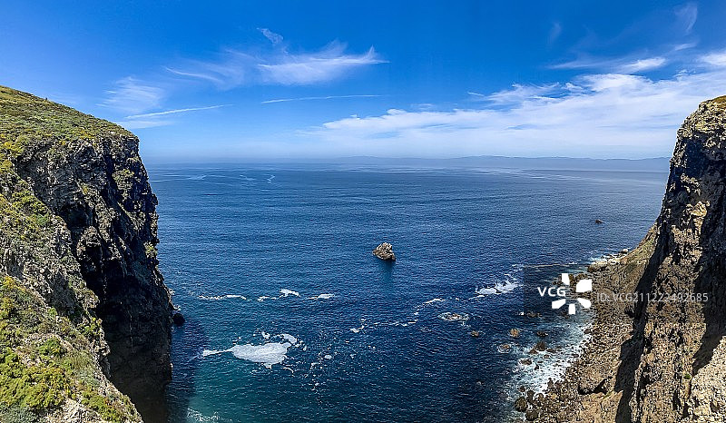 对比鲜明的悬崖图片素材