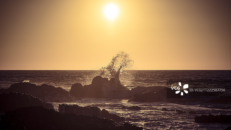 光线下的水图片素材