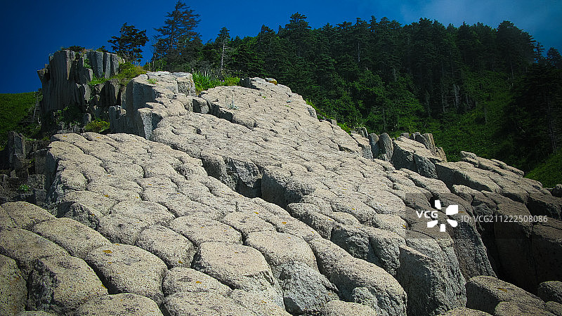 俄罗斯库纳希尔岛斯托尔布恰蒂角柱状玄武岩地貌图片素材