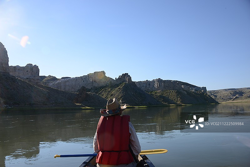 划独木舟穿越休息区图片素材