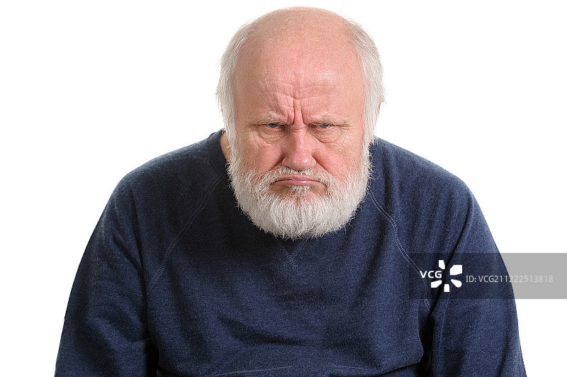 不高兴的老年人独立肖像图片素材