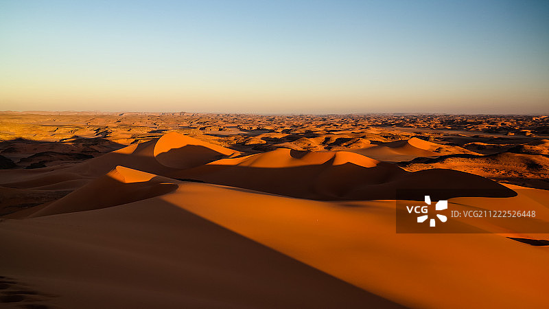 阿尔及利亚塔西利·阿杰尔国家公园廷梅尔祖加沙丘日出景色图片素材
